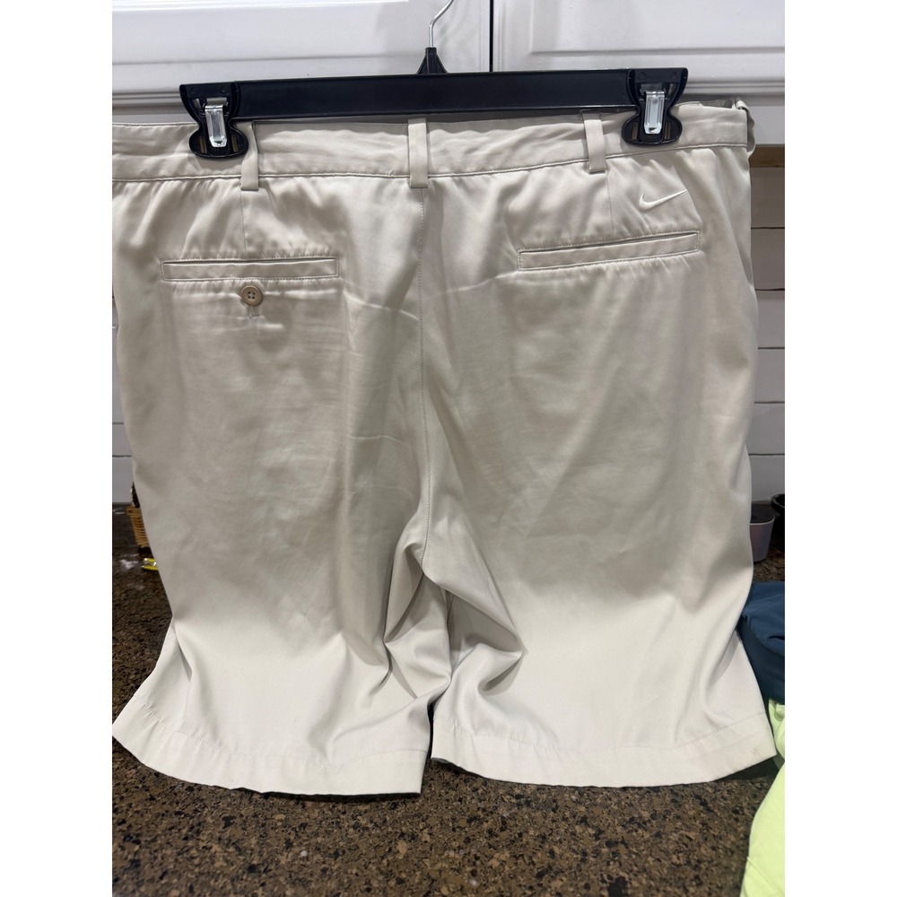 Nike Golf Dri-FIT Mens Tan Khaki Flat Front Performance Shorts Size 36